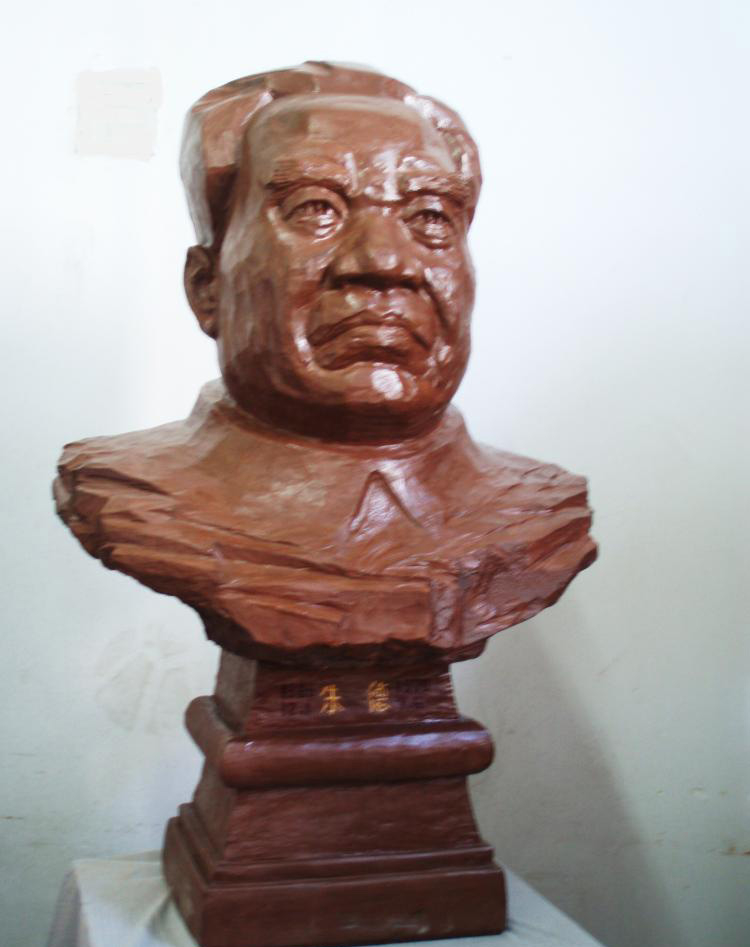 红砂岩朱德雕像