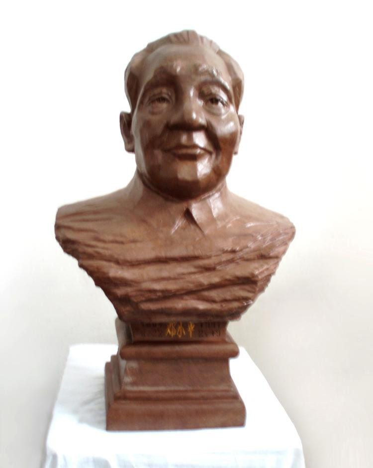 红砂岩邓小平雕像