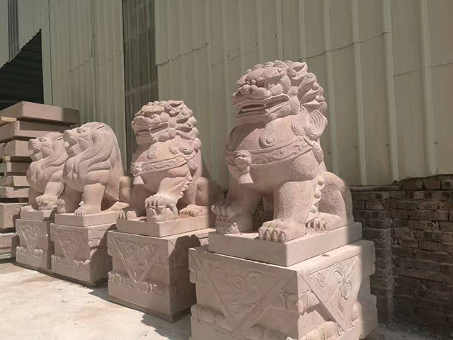 红砂岩石狮子雕刻